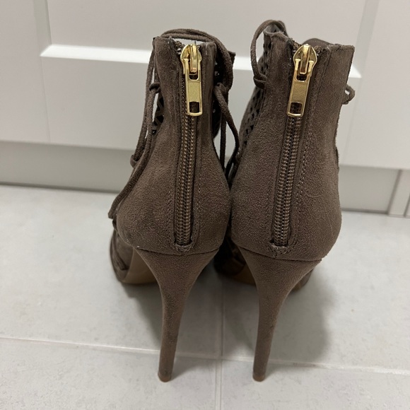 Peep toe lace up heels - Picture 4 of 4